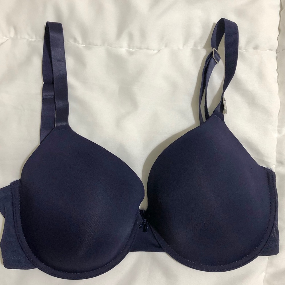 1 hr sale New with tags 32 DD Bra